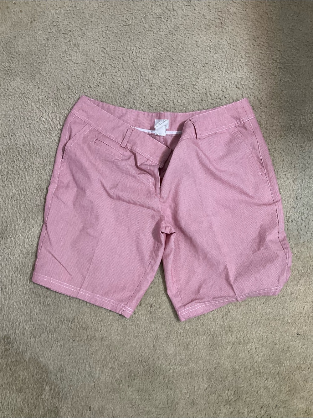 Tailored Red and White Women's Bermuda Shorts with Front Pockets